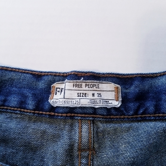 🌸 Free People | Jillian Runway Distressed Denim Shorts, size‎ 25 - Picture 10 of 11